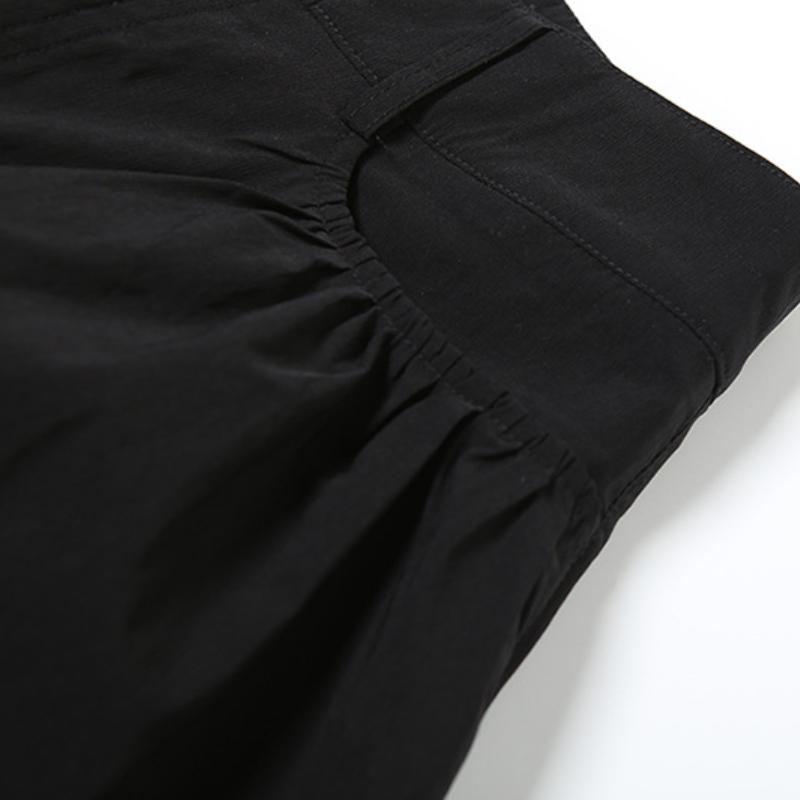 Pantalon droit taille haute avec poche zippée et bouton 
