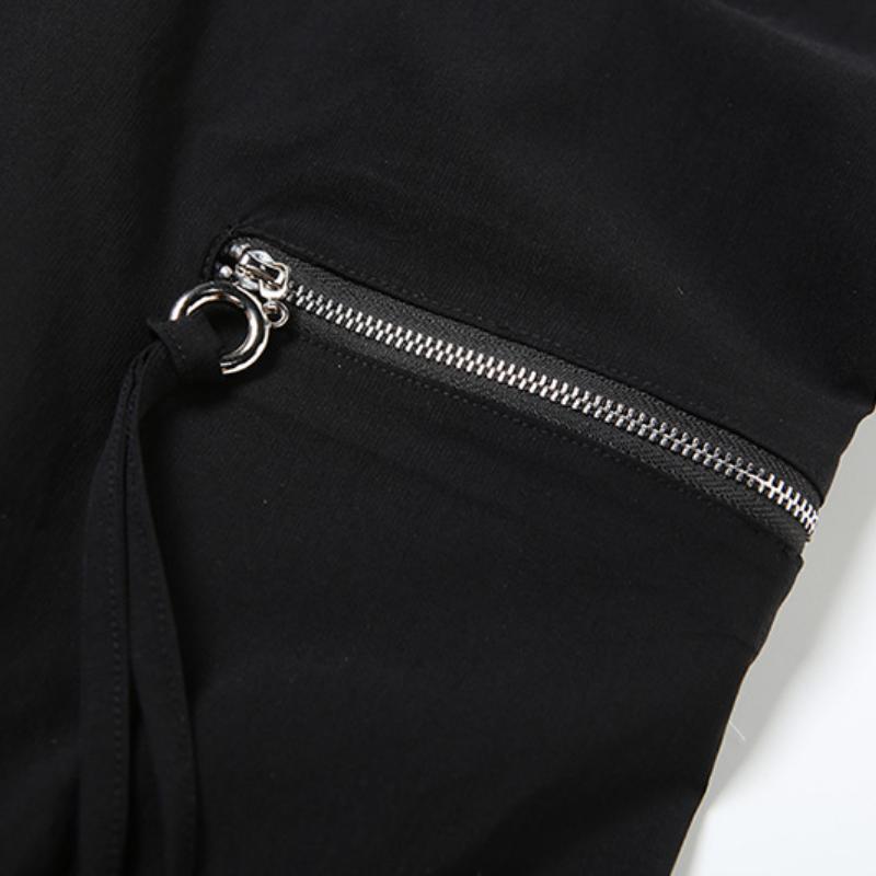 Pantalon droit taille haute avec poche zippée et bouton 