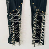 Pantalon à lacets avec chaîne en métal et applique tête de mort creuse 