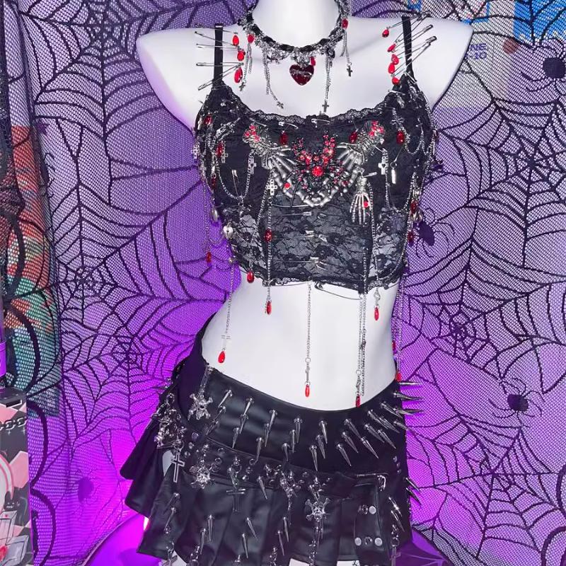 Lace hem metal chain u neck skull claw applique cami top