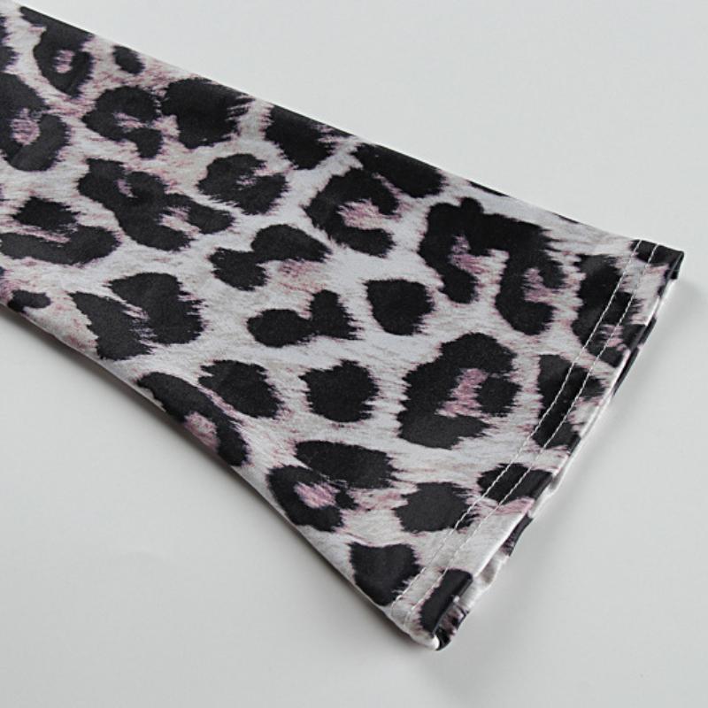 Vestido mini fruncido con hombros descubiertos y estampado de leopardo de manga larga 