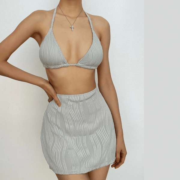 Maillot de bain 3 pièces avec mini-jupe rembourrée texturée à nouer et à licou 