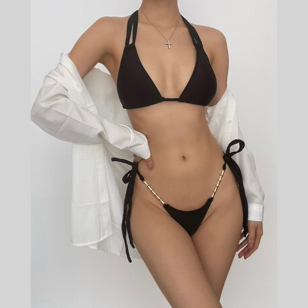 Maillot de bain 3 pièces froncé à boutons et chaîne en métal à nouer soi-même 
