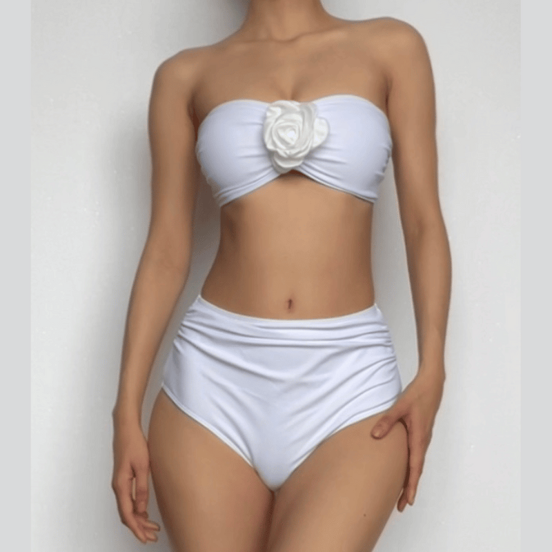 Traje de baño bikini de tubo fruncido con apliques de flores 