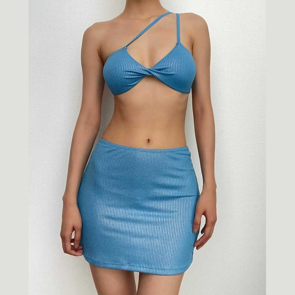 Maillot de bain 3 pièces asymétrique à dos nu et à épaules dénudées 