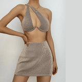 Traje de baño de 3 piezas con botones irregulares, liso y ahuecado con un solo hombro 