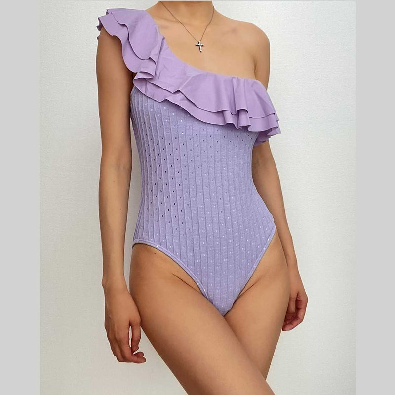 Maillot de bain une pièce uni à volants texturés et à une épaule 