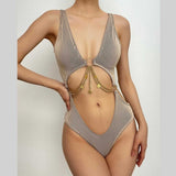 Maillot de bain une pièce texturé avec chaîne en métal et anneau en O, col en V, ajouré 