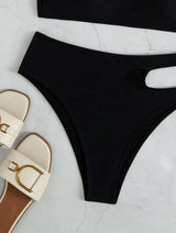 Traje de baño bikini de un solo hombro con agujeros sólidos 