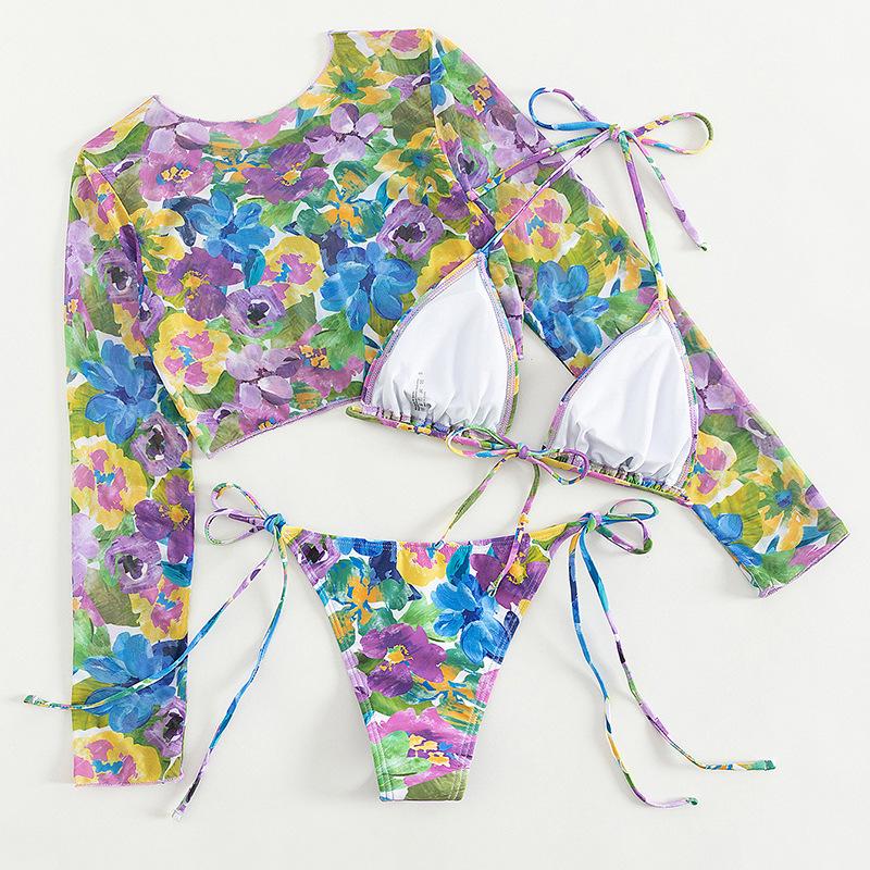 Traje de baño de 3 piezas con cuello halter, manga larga y estampado floral de malla en contraste 