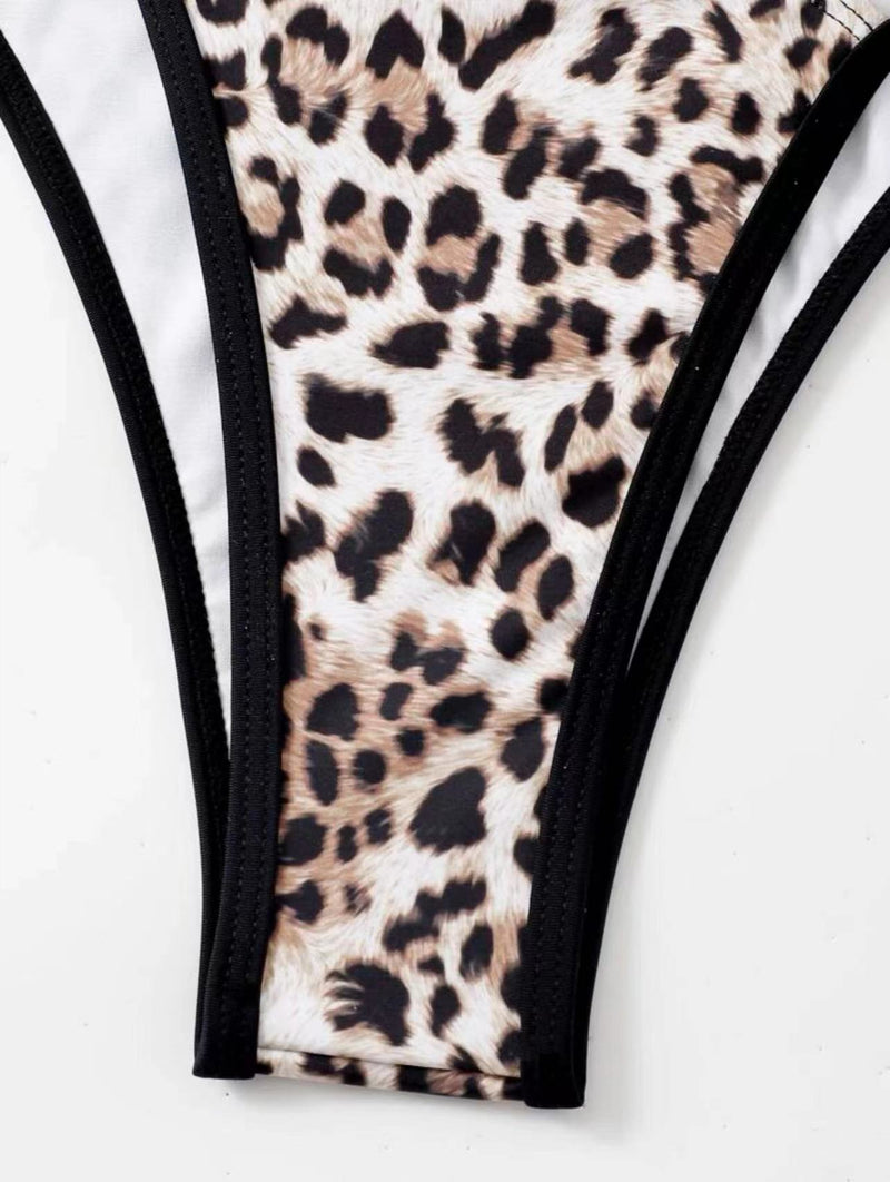Traje de baño bikini con espalda descubierta, acolchado y estampado de leopardo en contraste 