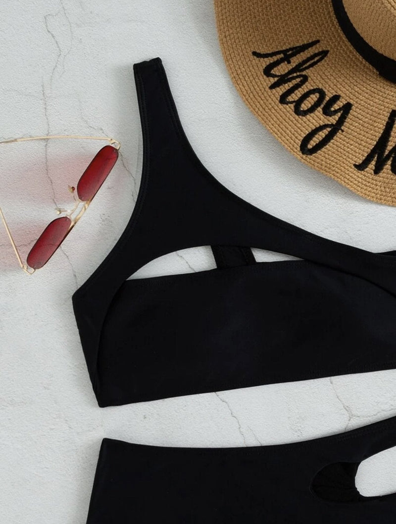 Traje de baño bikini de un solo hombro con agujeros sólidos 