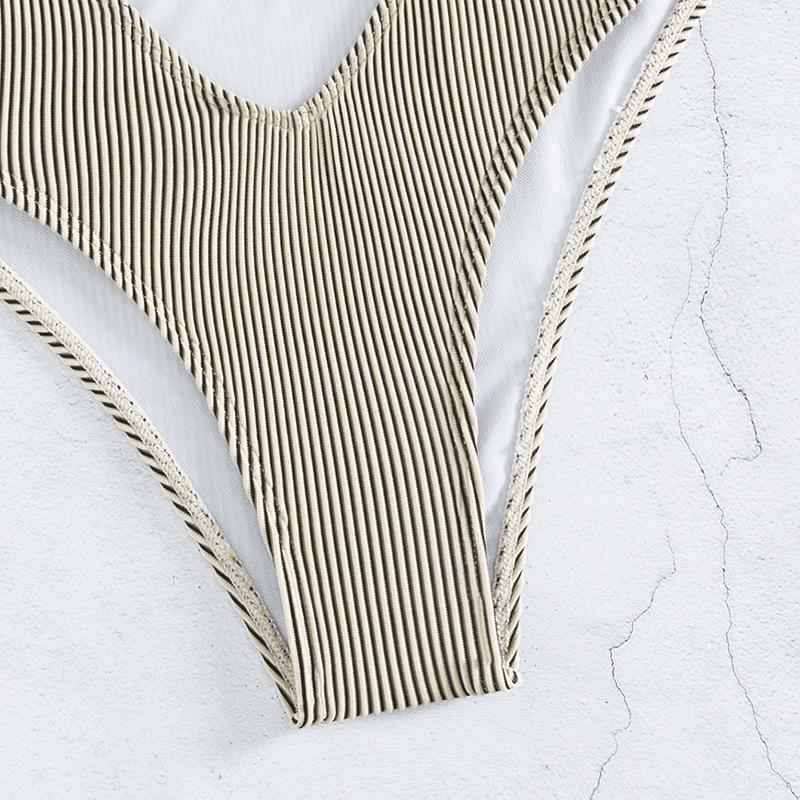 Maillot de bain une pièce texturé avec chaîne en métal et anneau en O, col en V, ajouré 