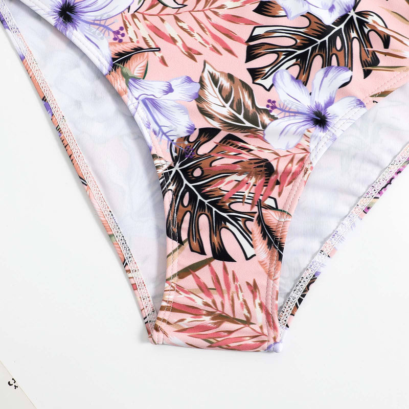 Traje de baño tipo bikini con tirantes finos, acolchado y cruzado en la parte delantera con estampado de flores 