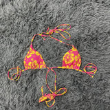 Traje de baño tipo bikini con cuello halter, lazo en contraste y cordón ajustable con estampado floral 