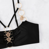 Traje de baño bikini con cadena de metal y anillo en O hueco 