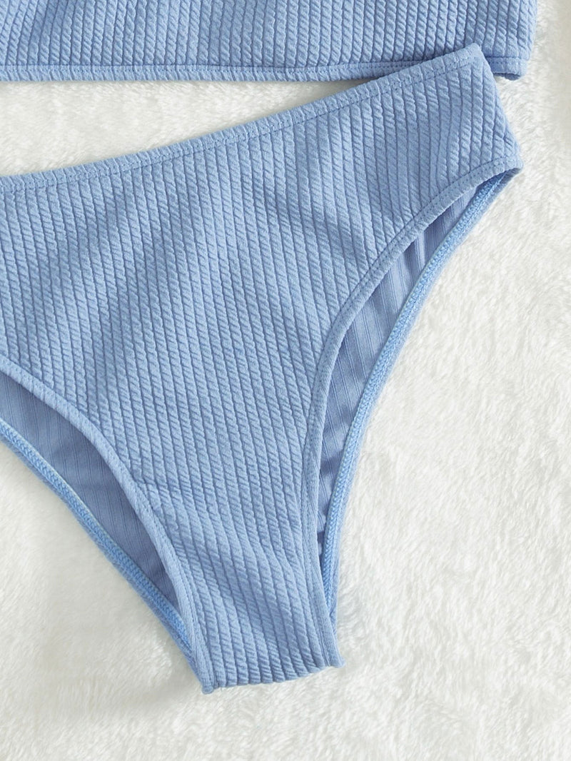 Traje de baño bikini sin mangas con cuello cuadrado liso 