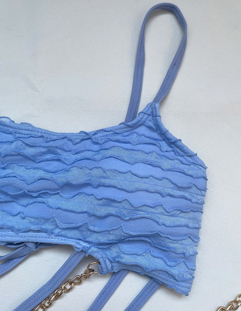 Traje de baño bikini sin espalda con lazo irregular y cadena de metal texturizado 