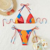 Traje de baño bikini sin espalda y con cuello halter y lazo anudado con estampado en contraste 
