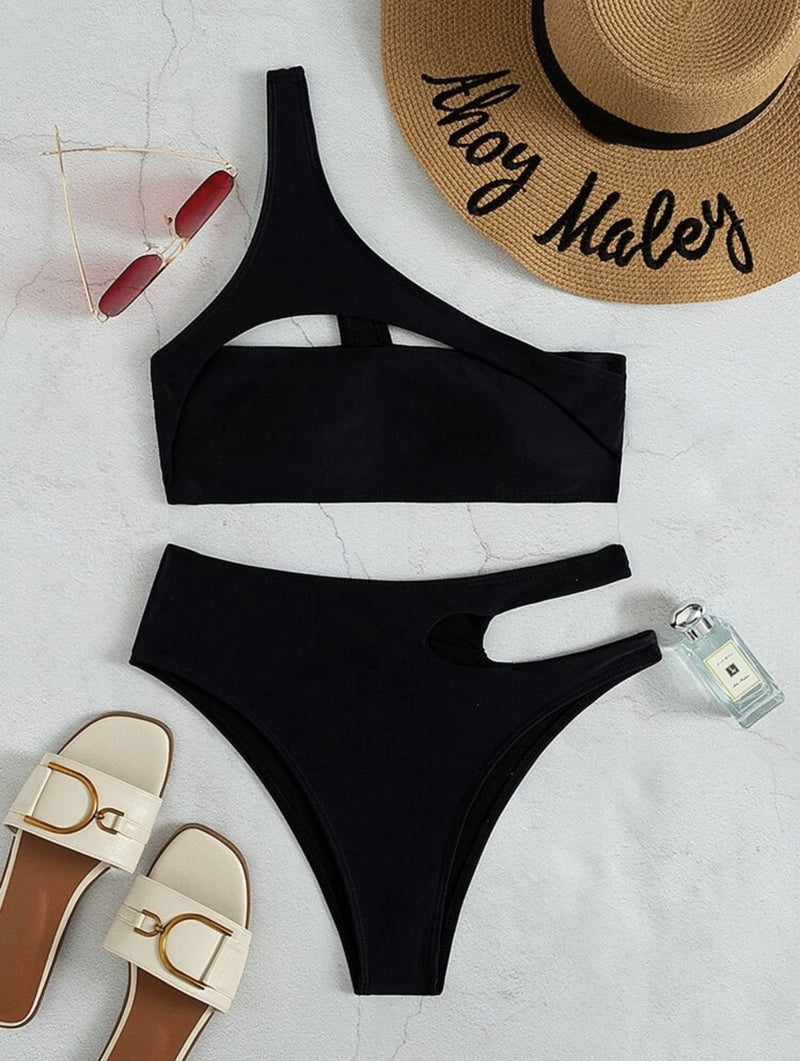 Traje de baño bikini de un solo hombro con agujeros sólidos 