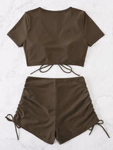 Traje de baño bikini con top corto y lazo ajustable de manga corta en color liso 