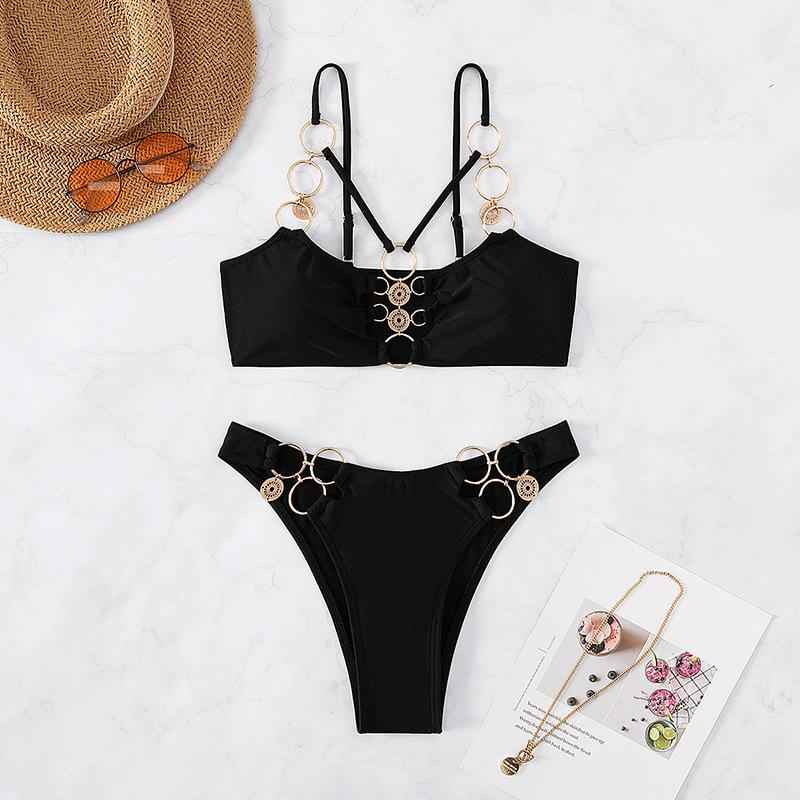Traje de baño bikini con cadena de metal y anillo en O hueco 
