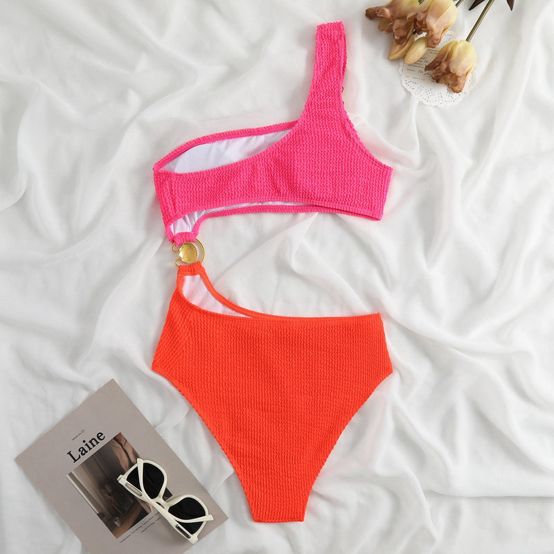 Maillot de bain une pièce texturé contrasté à une épaule et anneau en O ajouré 