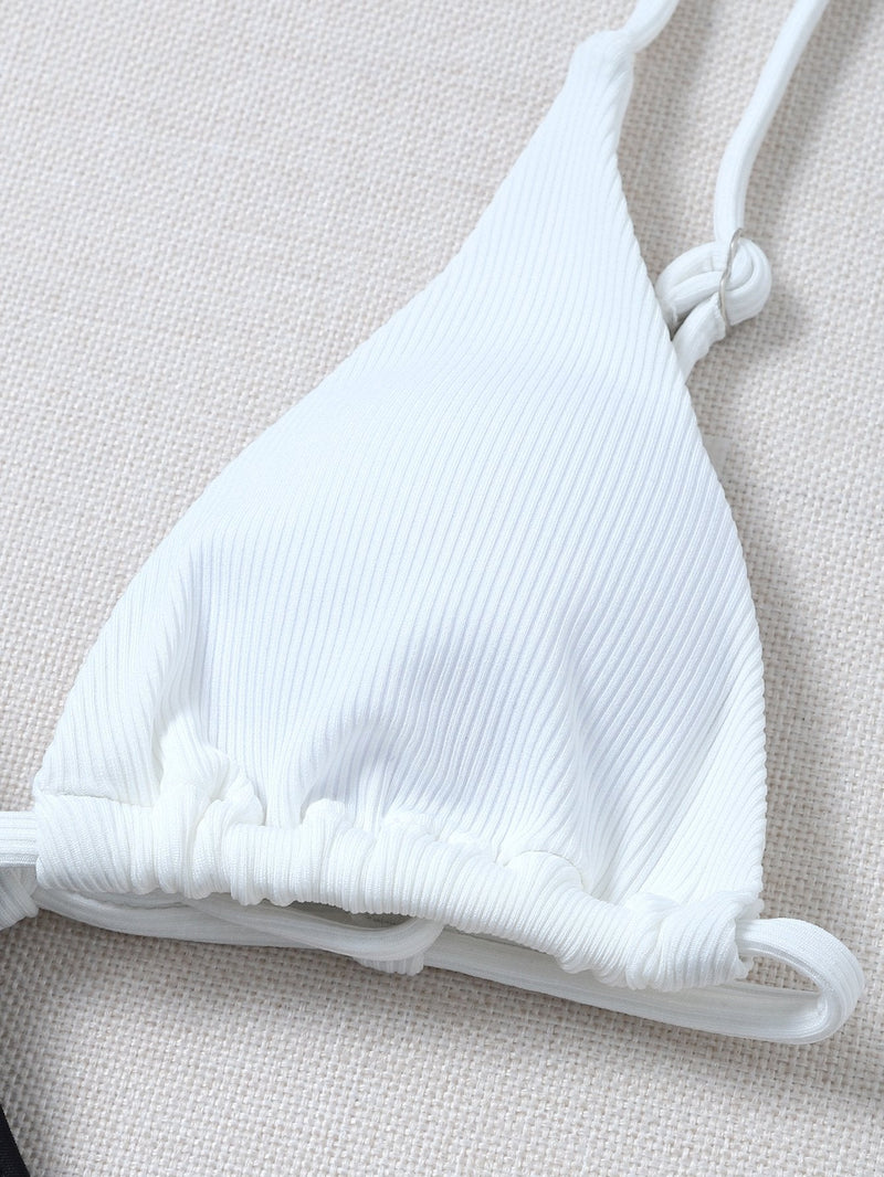 Maillot de bain 3 pièces à bretelles contrastées et irrégulières 