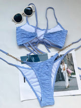 Traje de baño bikini sin espalda con lazo irregular y cadena de metal texturizado 