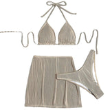 Traje de baño de tres piezas con minifalda halter con textura y lazo 