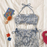 Traje de baño bikini con espalda descubierta, cuello halter, borlas brillantes y lazo en contraste 