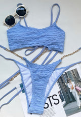 Traje de baño bikini sin espalda con lazo irregular y cadena de metal texturizado 
