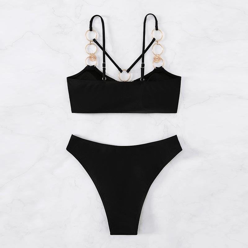 Traje de baño bikini con cadena de metal y anillo en O hueco 
