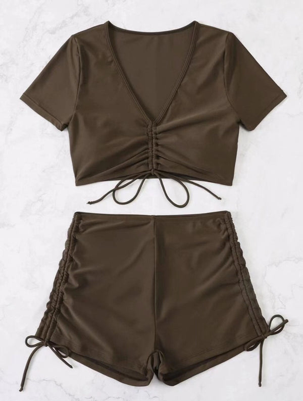 Traje de baño bikini con top corto y lazo ajustable de manga corta en color liso 