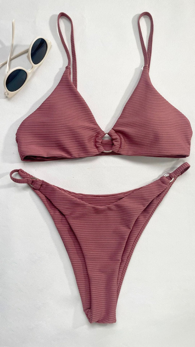 Traje de baño de bikini de tirantes con escote en V y espalda descubierta con aro en forma de O 