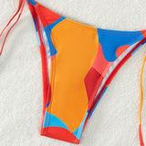 Traje de baño bikini sin espalda y con cuello halter y lazo anudado con estampado en contraste 